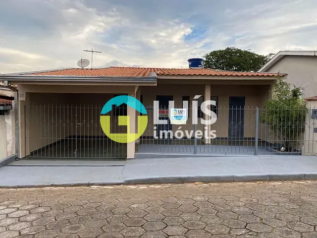 Casa 3 quartos e 1 banheiro, à venda, no bairro Parque do Trevo em Guaranésia