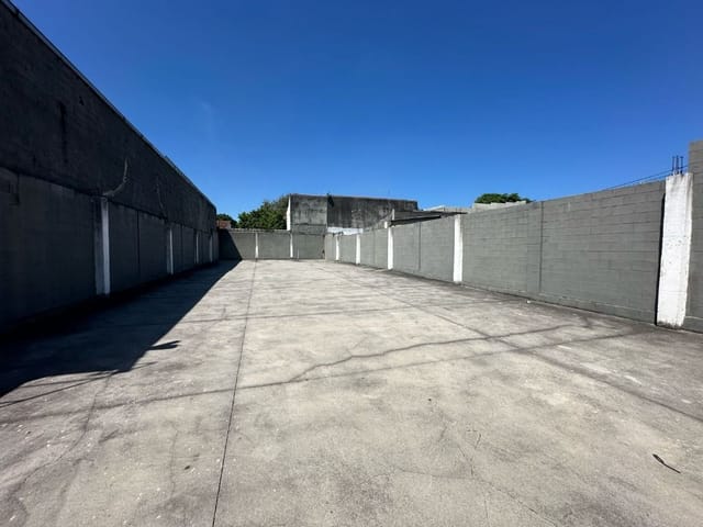 Terreno com 450m², para alugar, no bairro Campo Grande em Rio de Janeiro