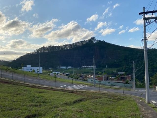 Terreno com 663m², à venda, no bairro Salvaterra em Juiz de Fora