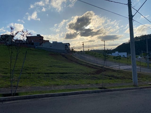 Terreno com 663m², à venda, no bairro Salvaterra em Juiz de Fora