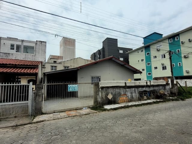 Terreno com 332m², à venda, no bairro Ingleses do Rio Vermelho em Florianópolis