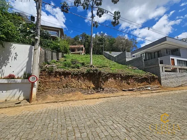 Terreno com 421m², à venda, no bairro Cônego em Nova Friburgo