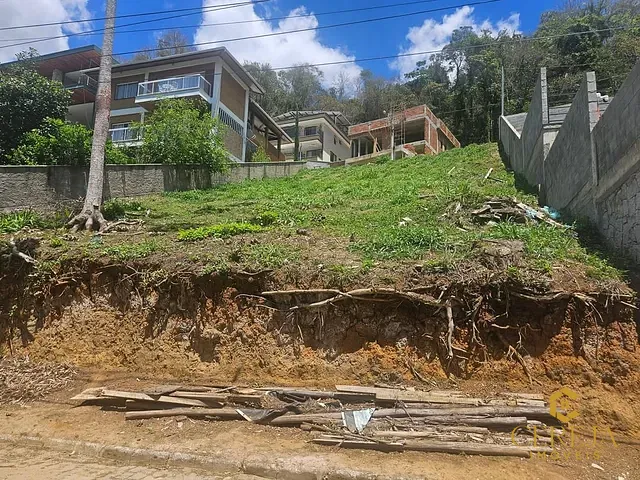 Terreno com 421m², à venda, no bairro Cônego em Nova Friburgo