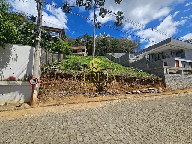 Terreno com 421m², à venda, no bairro Cônego em Nova Friburgo