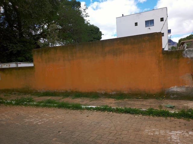 Terreno com 365m², à venda, no bairro Vila Bretas em Governador Valadares