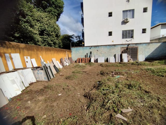 Terreno com 365m², à venda, no bairro Vila Bretas em Governador Valadares