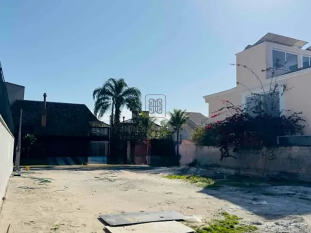 Terreno com 450m², à venda, no bairro Jurerê Internacional em Florianópolis