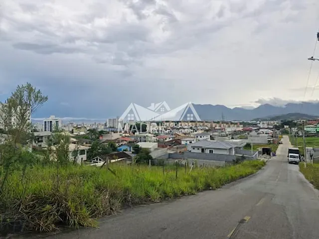 Terreno com 321m², à venda, no bairro São Sebastião em Palhoça