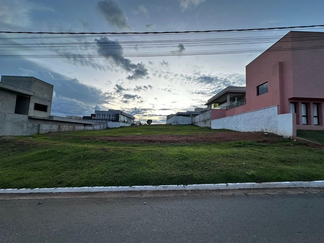 Terreno com 581m², à venda, no bairro Condomínio do Lago 1ª Etapa em Goiânia