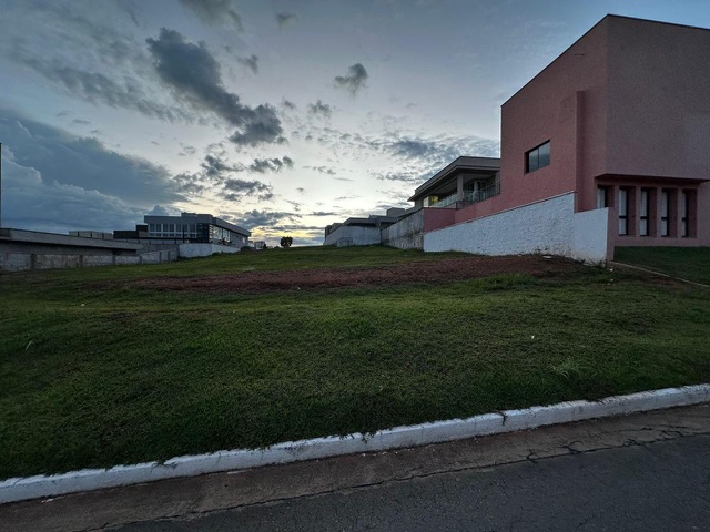 Terreno com 581m², à venda, no bairro Condomínio do Lago 1ª Etapa em Goiânia