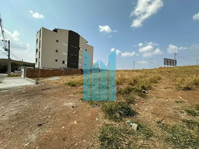 Terreno com 251m², à venda, no bairro Jardim Europa em Poços de Caldas