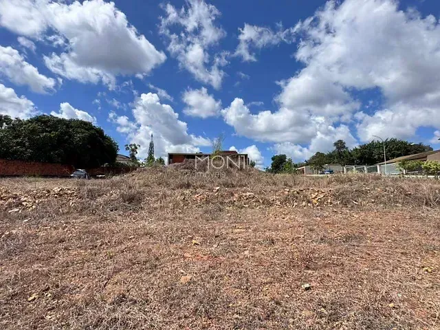 Terreno com 2500m², à venda, no bairro Park Way em Brasília