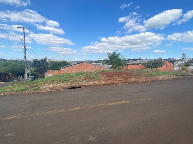 Terreno com 307m², à venda, no bairro Jardim Vale Verde em Cambé