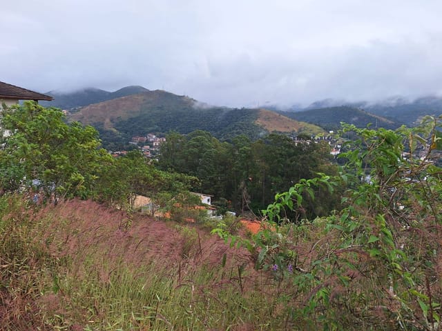 Terreno com 1280m², à venda, no bairro Nogueira em Petrópolis