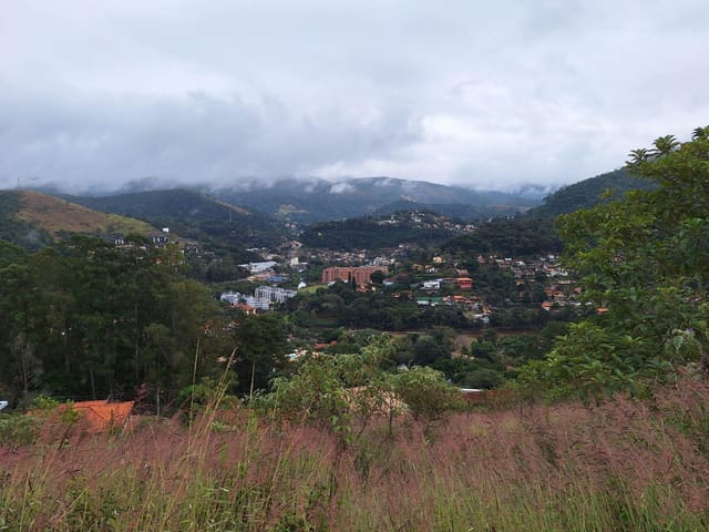 Terreno com 1280m², à venda, no bairro Nogueira em Petrópolis