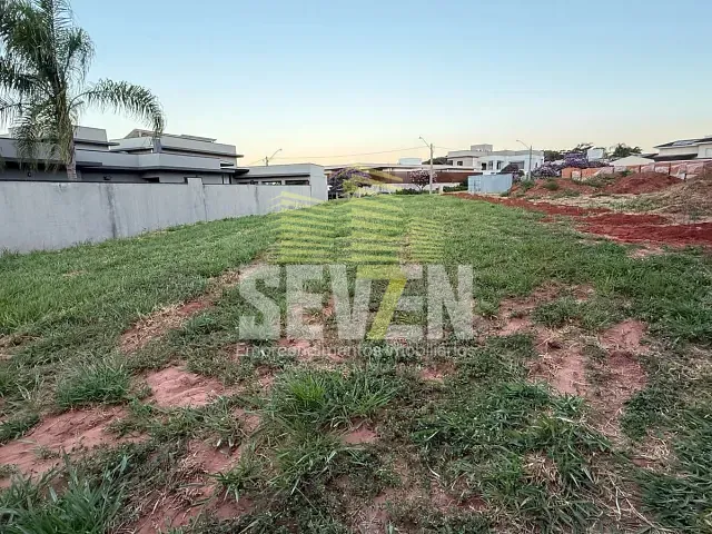 Terreno com 743m², à venda, no bairro Residencial Villa Lobos em Bauru