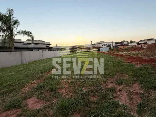 Terreno com 743m², à venda, no bairro Residencial Villa Lobos em Bauru