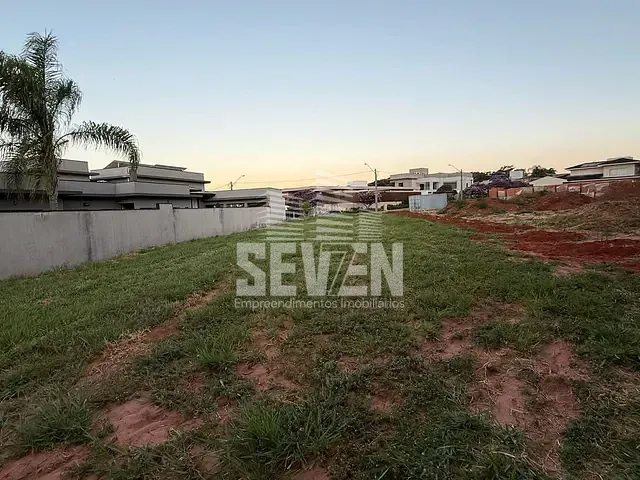 Terreno com 743m², à venda, no bairro Residencial Villa Lobos em Bauru