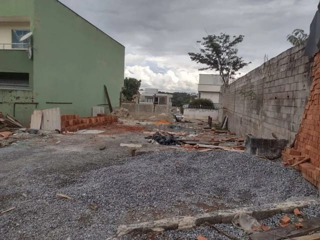 Terreno com 338m², à venda, no bairro Residencial Cléa Borges em Goiânia