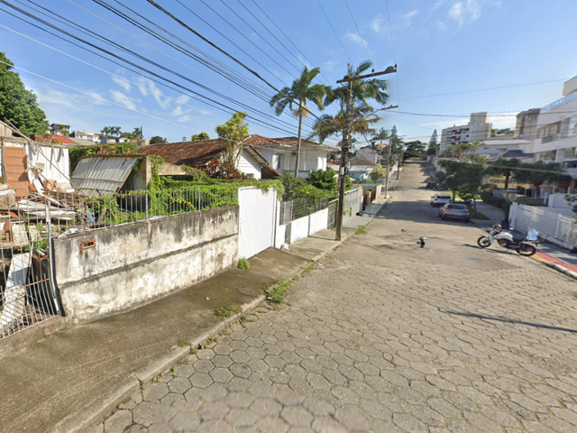 Terreno com 282m², à venda, no bairro Coqueiros em Florianópolis