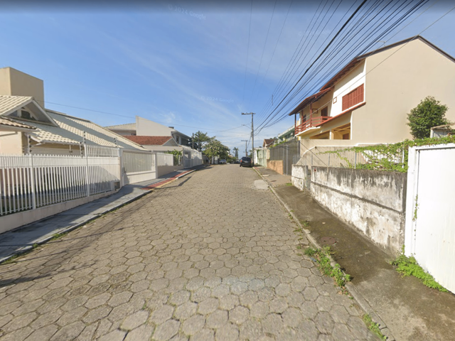 Terreno com 282m², à venda, no bairro Coqueiros em Florianópolis