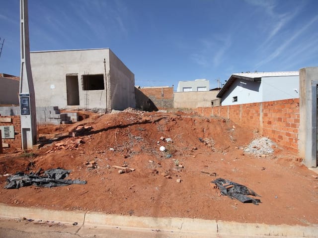 Terreno com 200m², à venda, no bairro Jardim dos Jacandás  em São João da Boa Vista