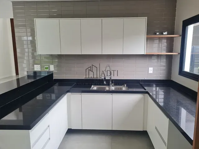 Casa com 250m², à venda, no bairro Cézar de Souza em Mogi das Cruzes