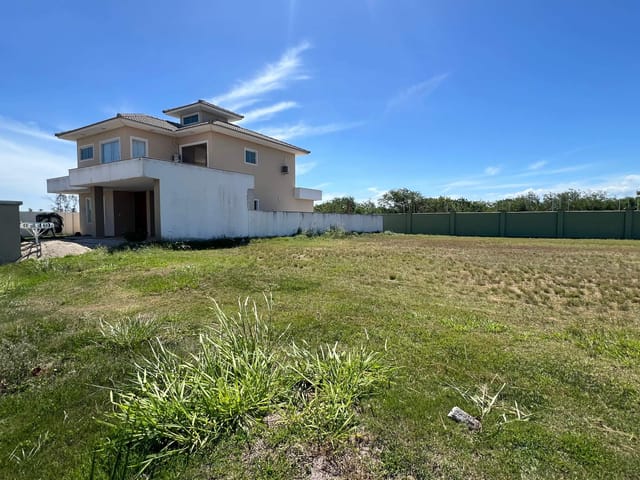Terreno com 375m², à venda, no bairro Peró em Cabo Frio