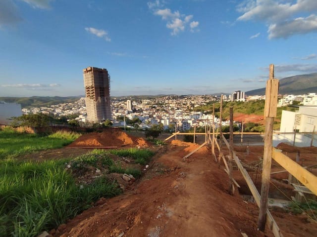 Terreno com 386m², à venda, no bairro Santo Agostinho em Governador Valadares