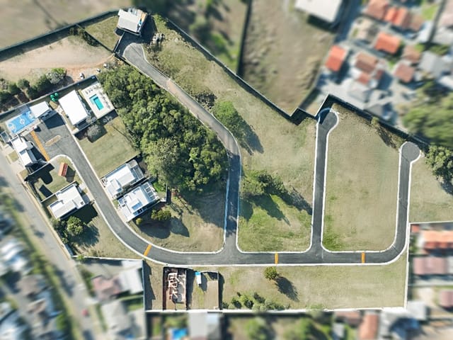 Terreno com 513m², à venda, no bairro Butiatuvinha em Curitiba