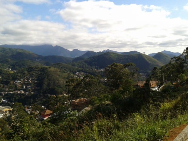 Terreno à venda, no bairro CASCATINHA em Petropolis