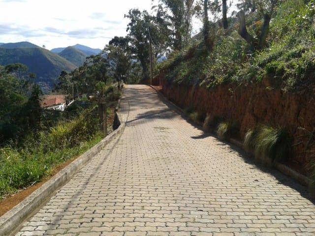 Terreno à venda, no bairro CASCATINHA em Petropolis