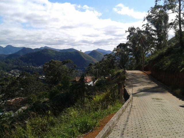 Terreno à venda, no bairro CASCATINHA em Petropolis