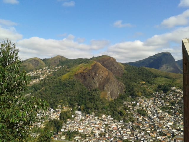 Terreno à venda, no bairro CASCATINHA em Petropolis