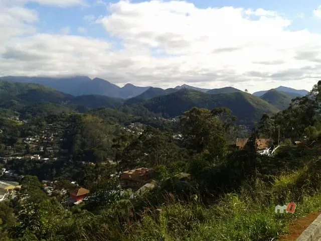 Terreno à venda, no bairro CASCATINHA em Petropolis
