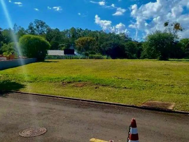 Terreno com 1483m², à venda, no bairro Condomínio Estancia Cabral em Cambé