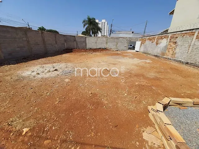Terreno com 325m², para alugar, no bairro Vila Lucy em Goiânia