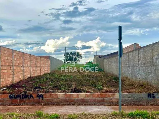 Terreno com 250m², à venda, no bairro Parque das Laranjeiras em Uberaba
