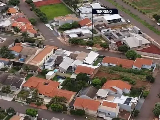 Terreno com 452m², à venda, no bairro FLAMBOYANT em Chapadão do Sul
