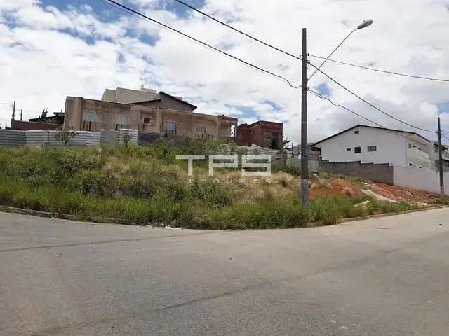 Terreno com 432m², à venda, no bairro Residencial Village Santana em Guaratinguetá