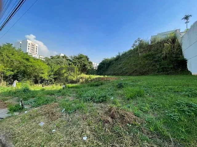 Terreno com 670m², à venda, no bairro Jardim Normandia em Volta Redonda