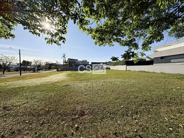 Terreno com 695m², à venda, no bairro Jardim Tarobá em Cambé