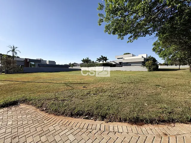 Terreno com 695m², à venda, no bairro Jardim Tarobá em Cambé
