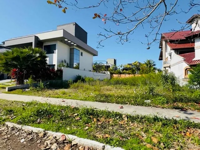 Terreno com 450m², à venda, no bairro Jurerê Internacional em Florianópolis