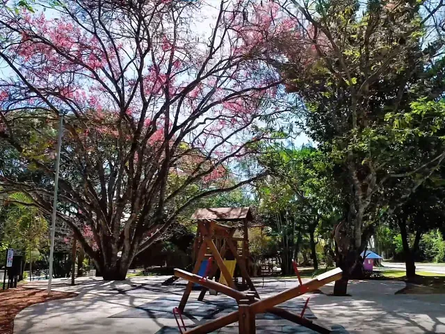 Terreno com 418m², à venda, no bairro Residencial Triunfo em Goianira