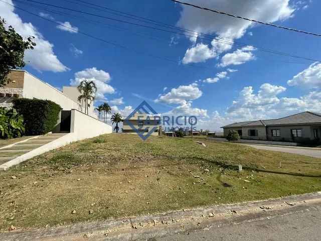 Terreno com 862m², à venda, no bairro Monte Alegre em Vinhedo