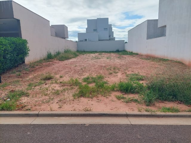 Terreno com 303m², à venda, no bairro Vila Guanabara em Birigui