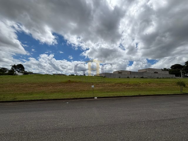 Terreno com 1098m² 3 quartos e 4 banheiros, à venda, no bairro CONDOMÍNIO RESERVA SÃO JOSÉ em SALTO DE PIRAPORA