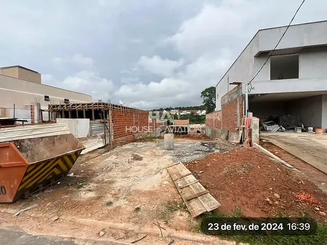 Terreno com 250m², à venda, no bairro Jardins Capri em Senador Canedo