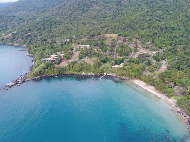 Terreno com 2326m², à venda, no bairro Ponta das Canas em Ilhabela